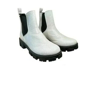 Women’s White Black Chunky Thick Sole Combat Chelsea Boots Size 9.5 Gorpcore EUC